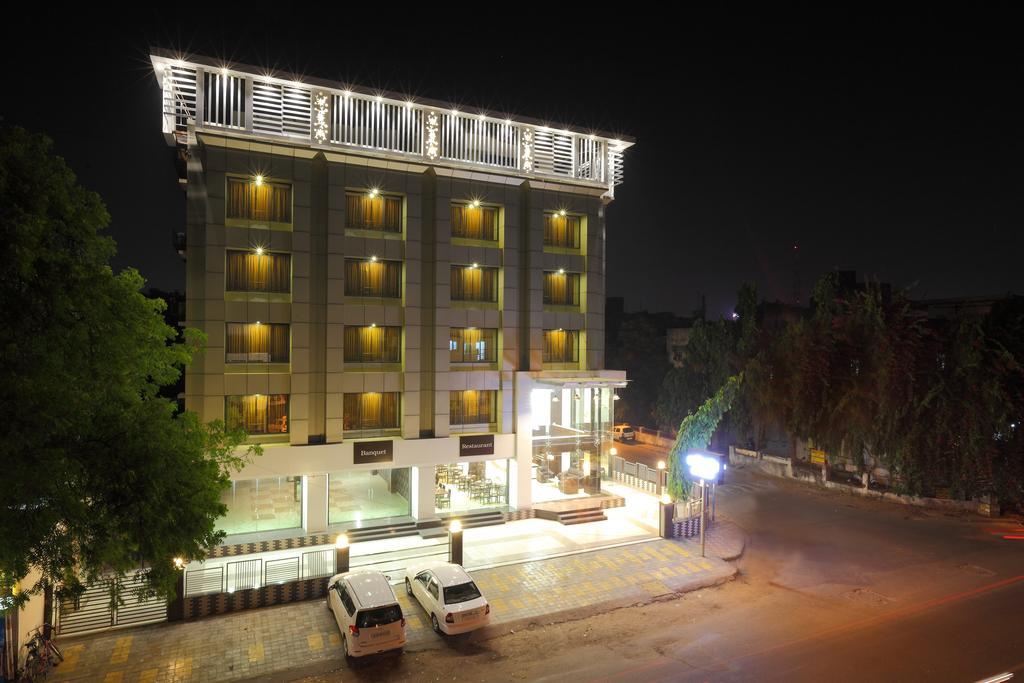Celestia The Hotel Ahmedabad Esterno foto